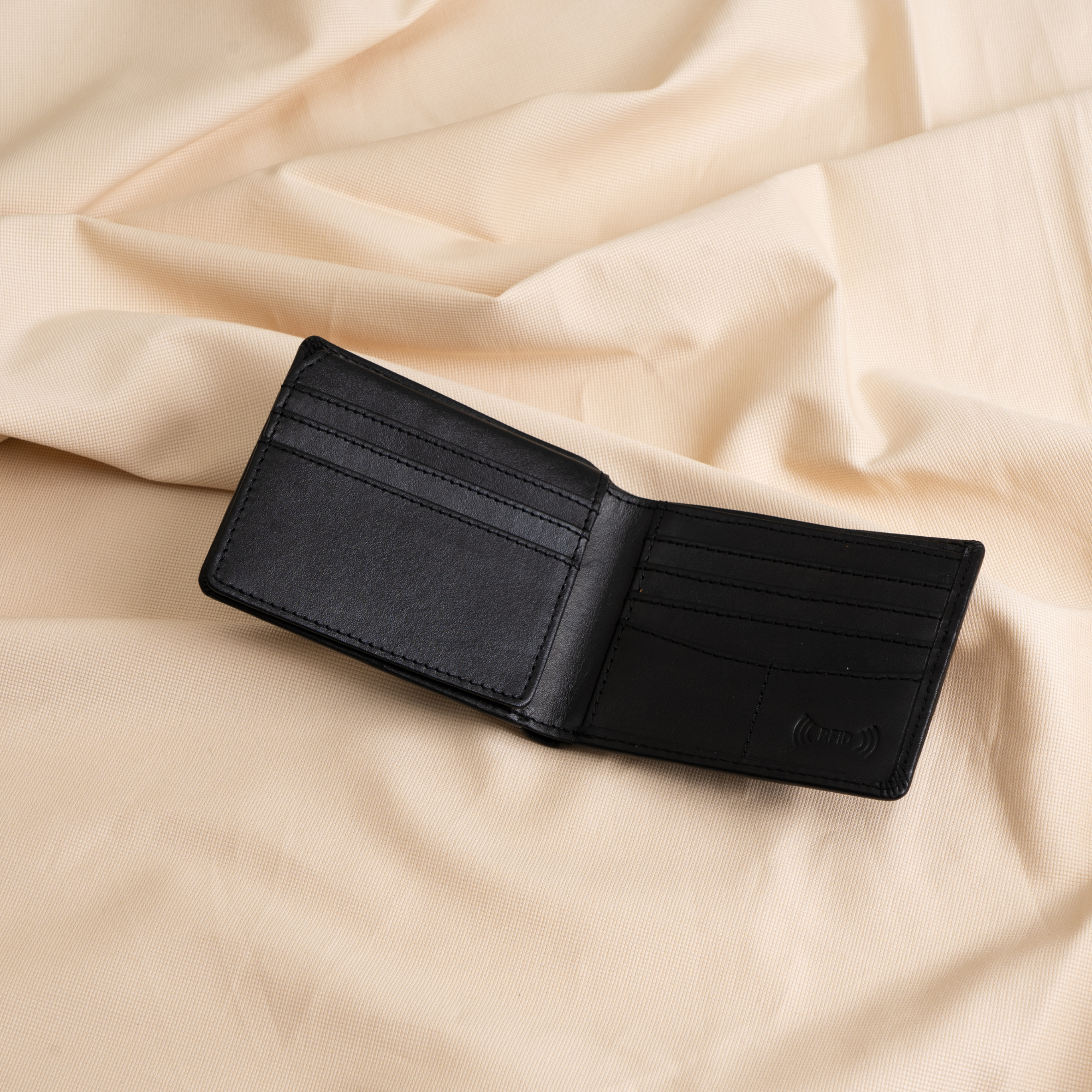 A Denzo Fashion Vintage Legacy Wallet in black leather is displayed flat on soft cream-colored fabric, highlighting its timeless design. This sophisticated piece includes multiple card slots and exemplifies expert craftsmanship.